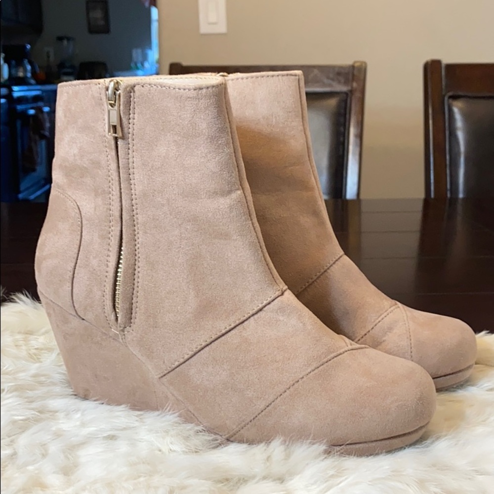 Ankle Boots Wedge. Size 7. Great Used Condition!